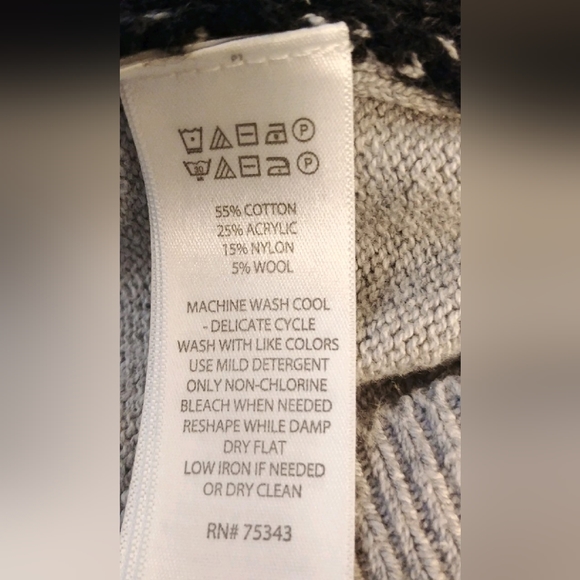 Shrinking Violet cat sweater - Picture 8 of 9